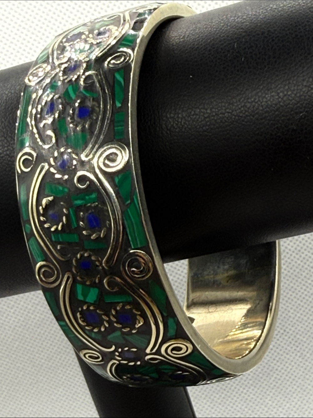 Exceptional vintage Green Blue Inlay mosaic raised luxurious Cuff Bracelet ⭐️ - Picture 8 of 16